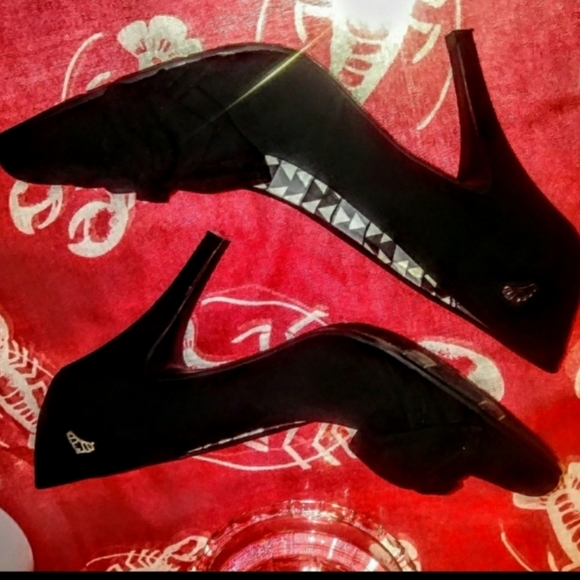 Fergalicious Heels Size 8 Black Suede Bow at Toe - Picture 7 of 9